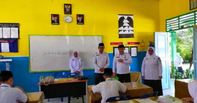 Kunjungan Kakankemenag Labura Dalam Pelaksanaan Ujian Asesmen Madrasah Terakhir di MTsN2 Labura