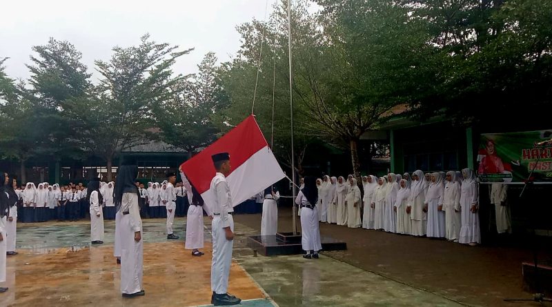 MTsN 2 Labura Gelar Upacara Peringatan Hari Santri Nasional 2025