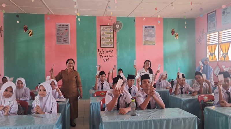 Kunjungi MTsN 2 Labura, Puskesmas Gunting Saga Ajak Siswi Peduli Kesehatan dan Cegah Anemia